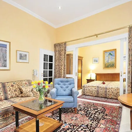 فندق Residenz Am Rosengarten سيئة كيسينجين